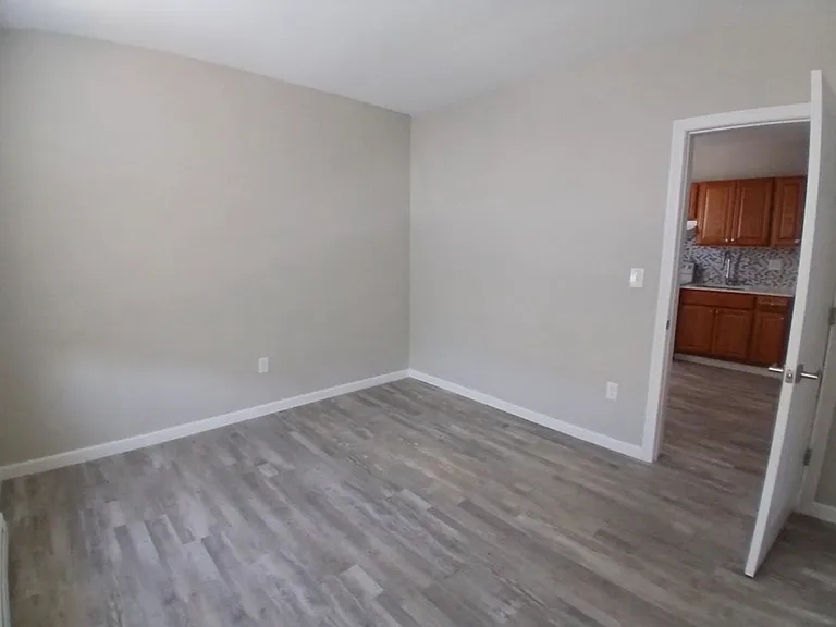 421 Washington St #B — Photo 3