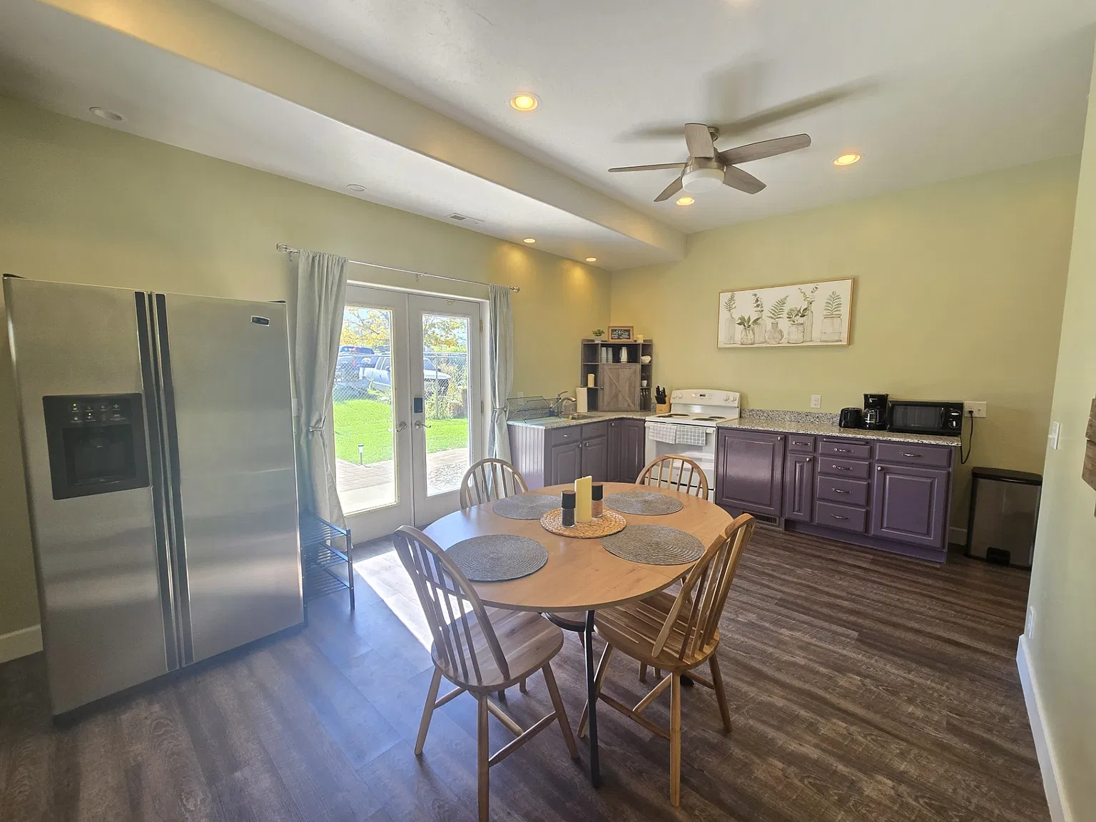 2 bed, 1400 sqft, $2,400 — Photo 3