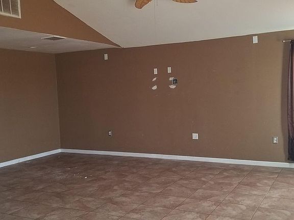 5th image of 7511 El Centro Blvd