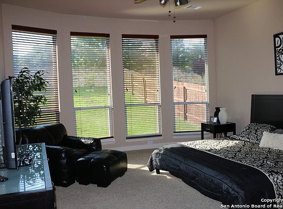 4th image of 3615 Pinnacle Dr