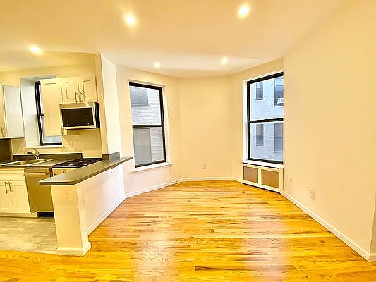 3rd image of 243 W 107th St #3W1