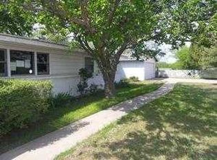2261 Yale St, Sansom Park, TX 76114
