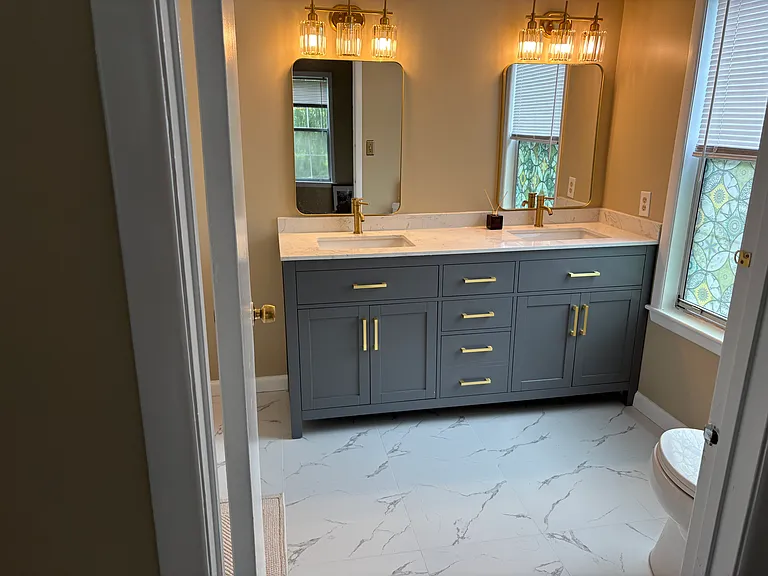 Master bedroom bathroom