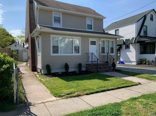 2811 Stevens St, Oceanside, NY 11572