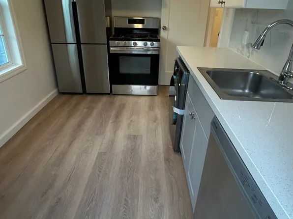 1197 King St, Redwood City, CA 94061