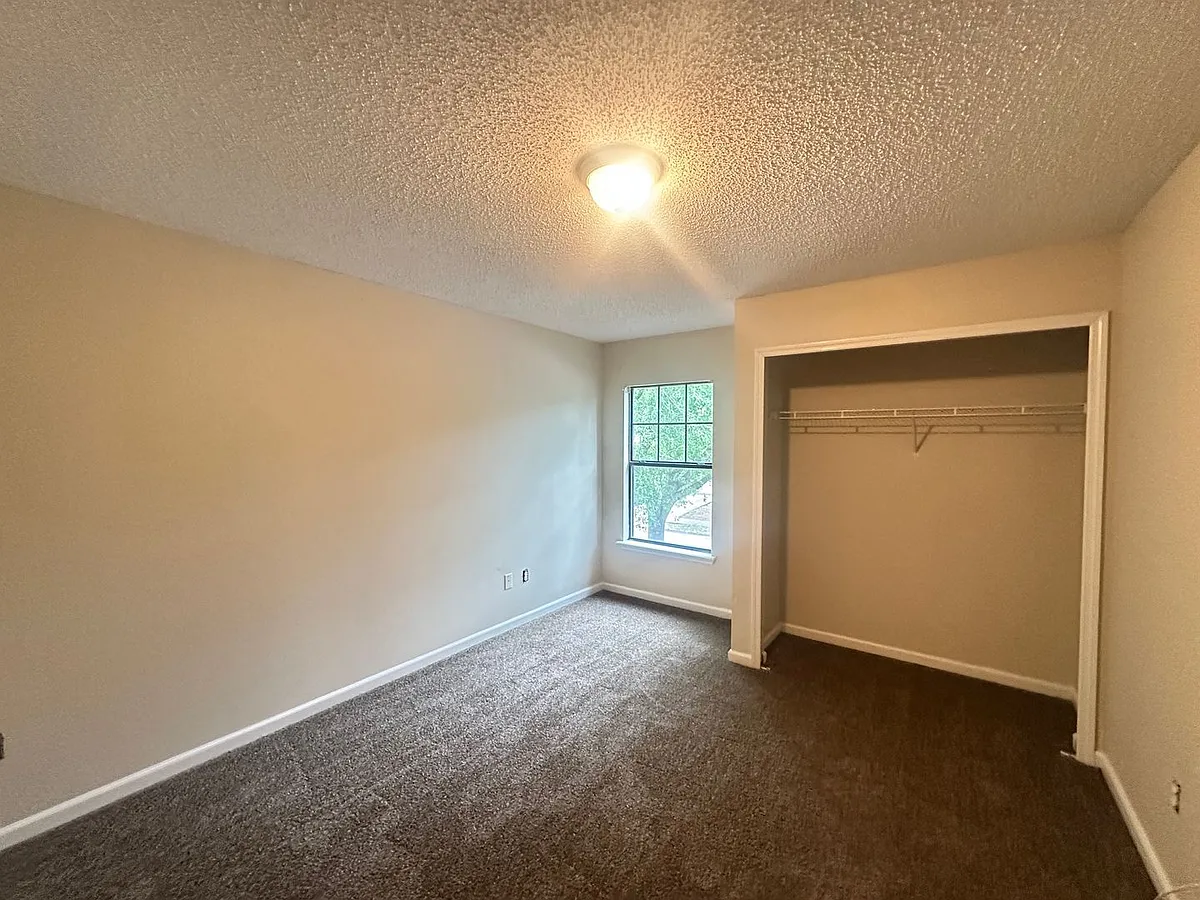 Building Photo - 7775 Playschool Ln