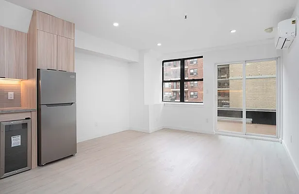 Rented by R New York | media 9