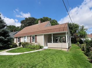16 Primrose Ln, Levittown, NY 11756