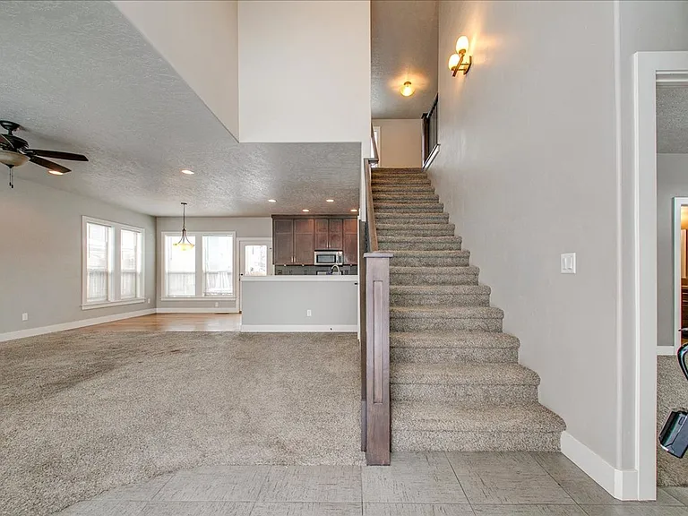3313 Dewey St — Photo 4