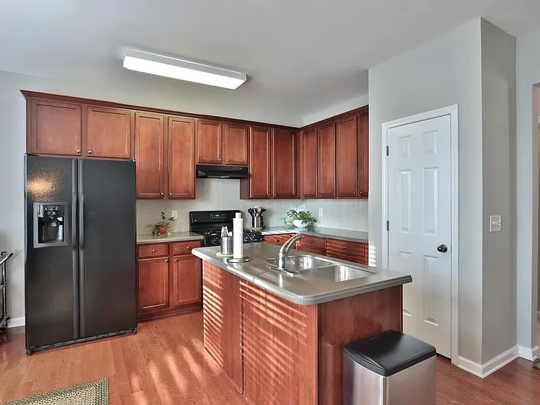 501 Grove Field Ct — Photo 8