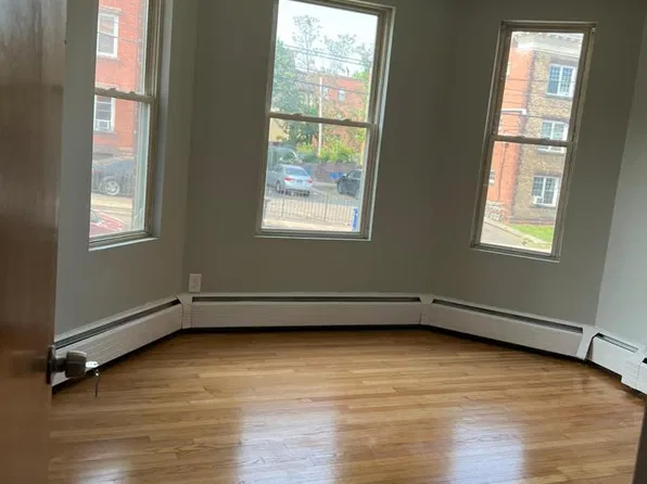 39 Pawtucket St #3W, Hartford, CT 06114