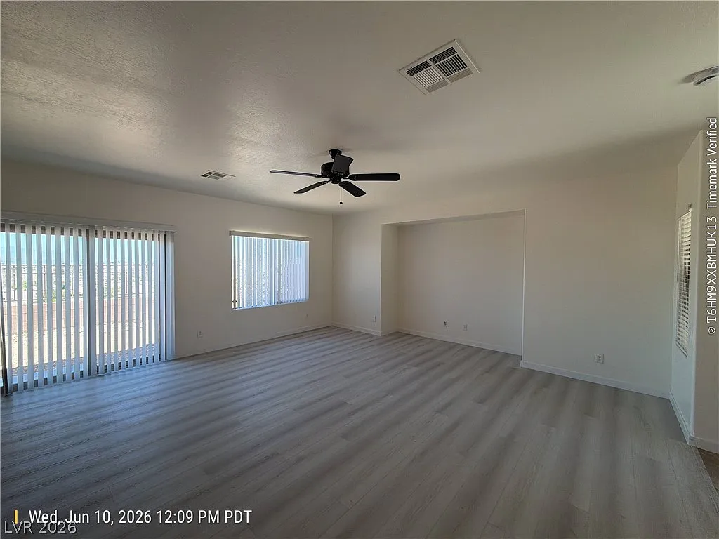3 bed, 2.5 bath, 1666 sqft, $2,119 — Photo 3