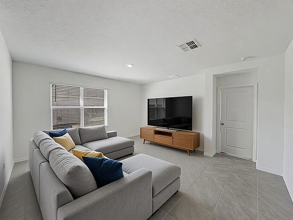 2nd image of 35890 Ellsworth Pl