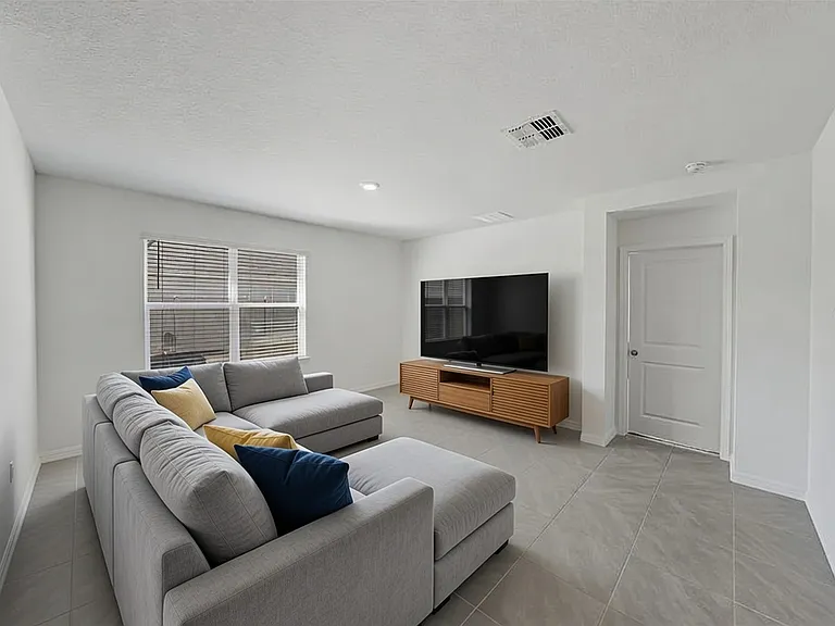35890 Ellsworth Pl — Photo 2
