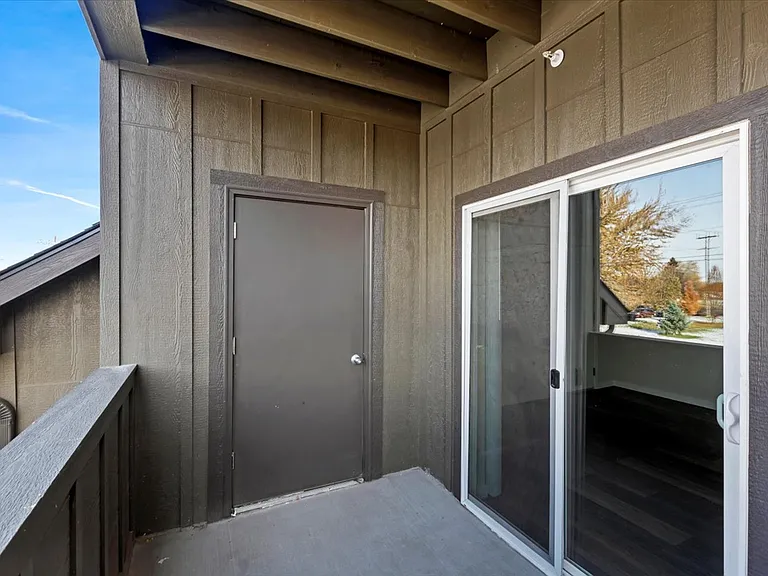 Owyhee Park Apartments — Photo 17