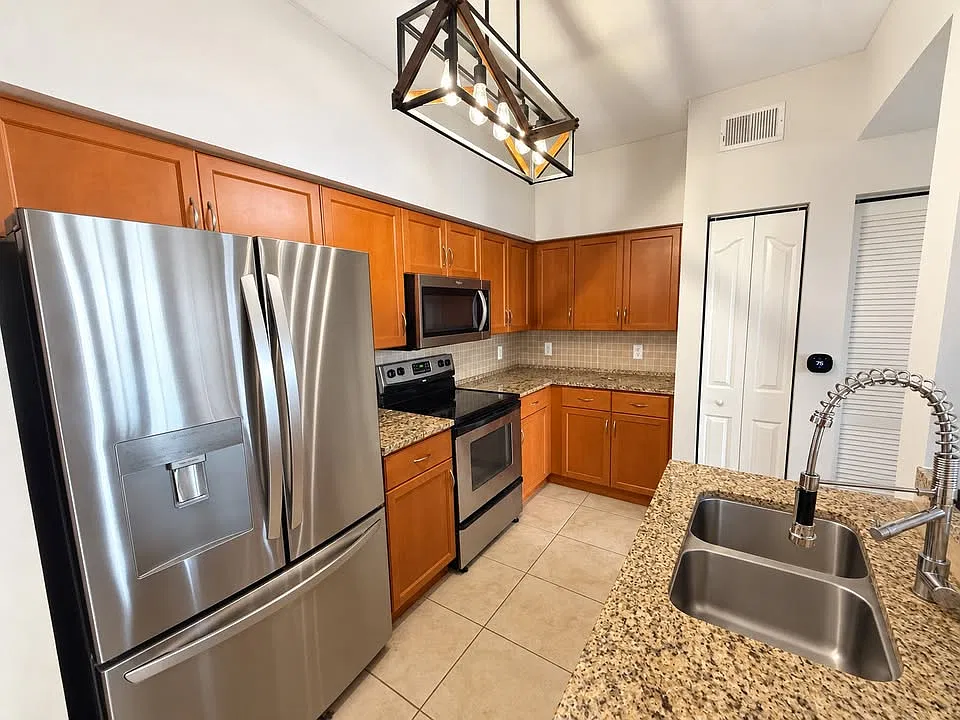 2 bed, 1181 sqft, $1,750 — Photo 4
