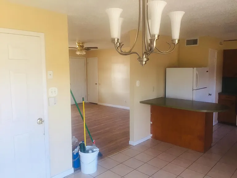 404 Wilson St — Photo 3