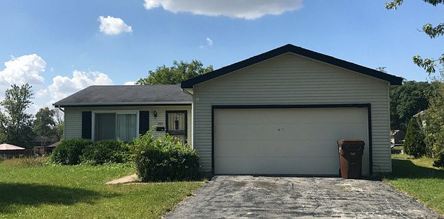 2nd image of 609 Sullivan Ln