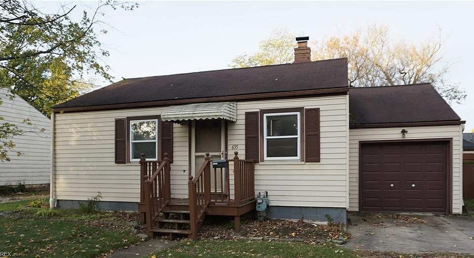 1st image of 635 Oak St