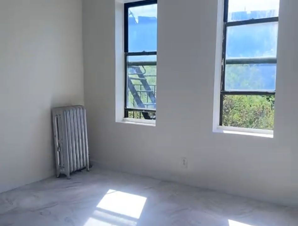 Building Photo 3