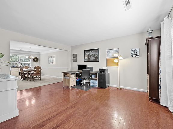 5th image of 110 Ashington Dr