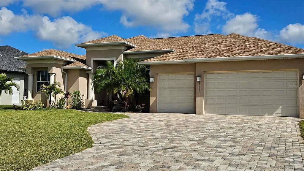 3 bed, 2.0 bath, 2099 sqft, $5,700 — Photo 2