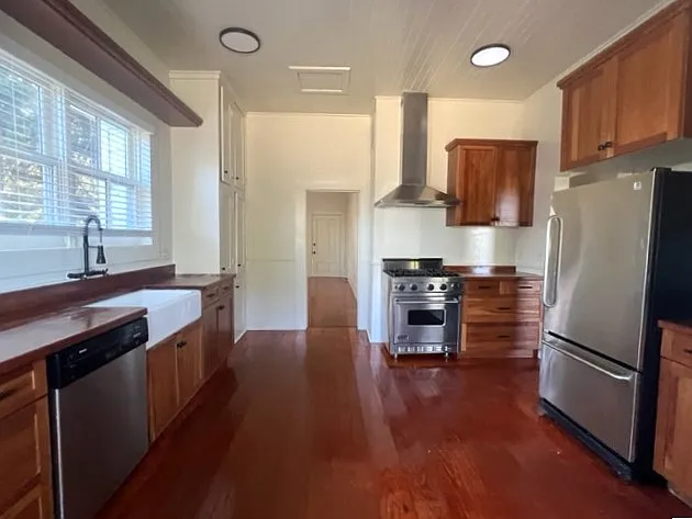 1387 Barlow Ln — Photo 2