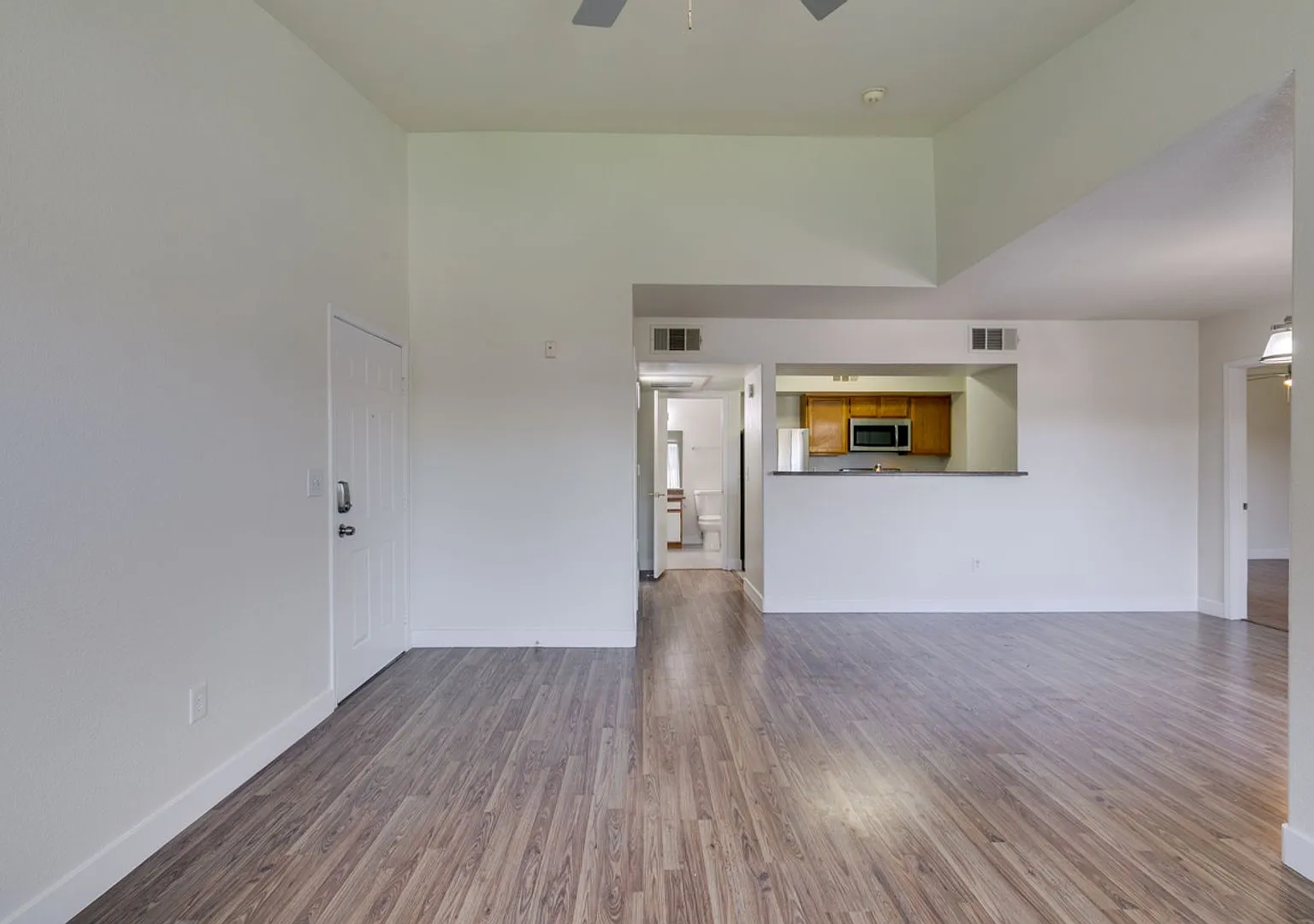 Gorgeous 2 Bedroom Condo In Gated Community With A Community Pool,Spa, Fitness Center* — Photo 2