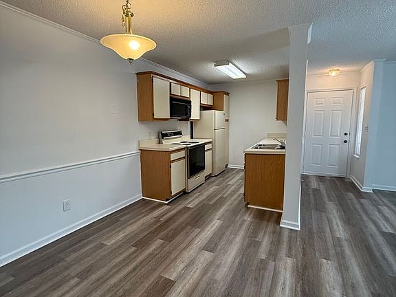 3rd image of 701 Coventry Ln APT B5