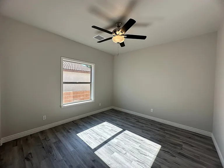2743 Chambers Ave — Photo 8