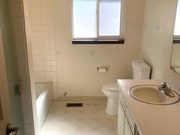 5th image of 169 W Cedar St #1