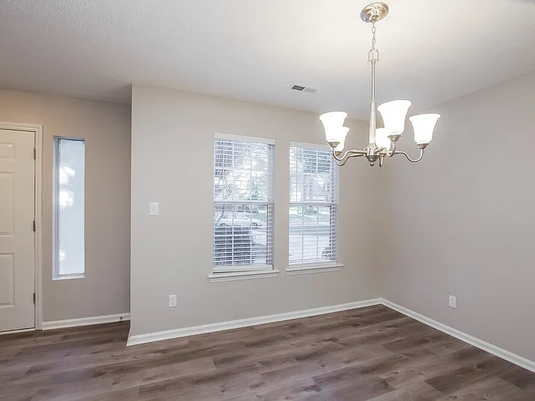 3033 Oakcroft Dr — Photo 7