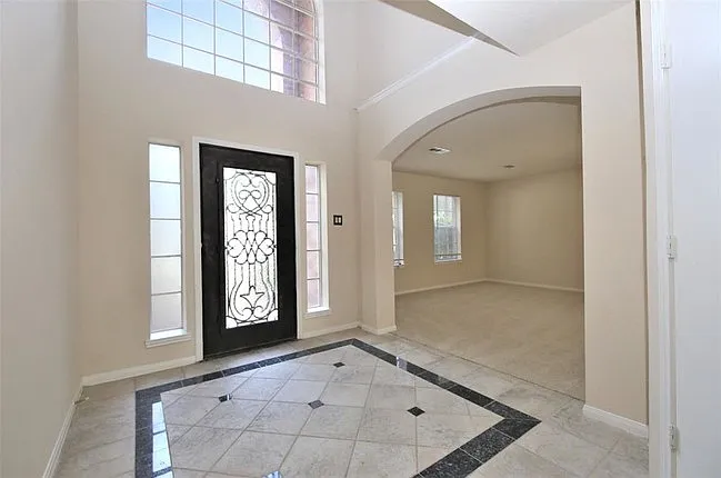Building Photo - 7902 Belterraza Ct