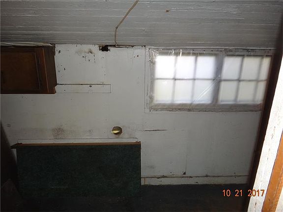 5th image of 726 Hickory St