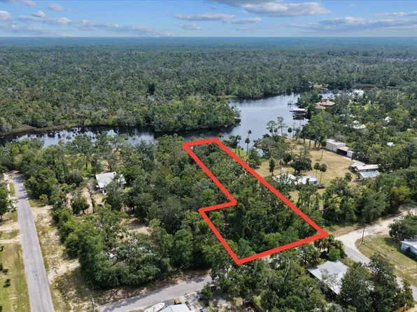 1710 1st St SE, Steinhatchee, FL 32359