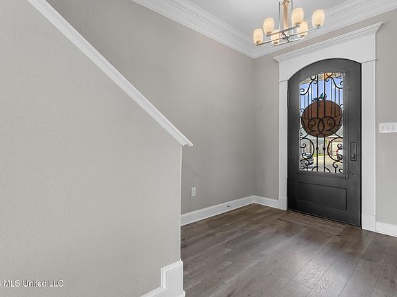 5th image of 104 Westwind Ct