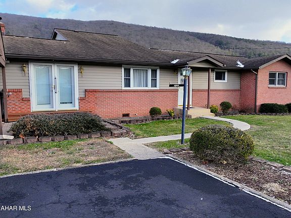 3rd image of 128 Cunningham Dr