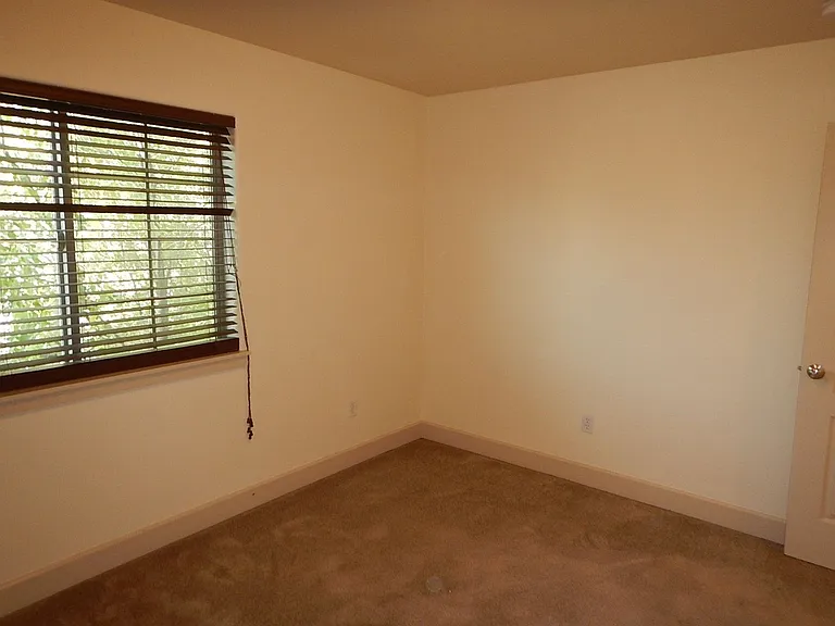 704 NE Loper Ave — Photo 23