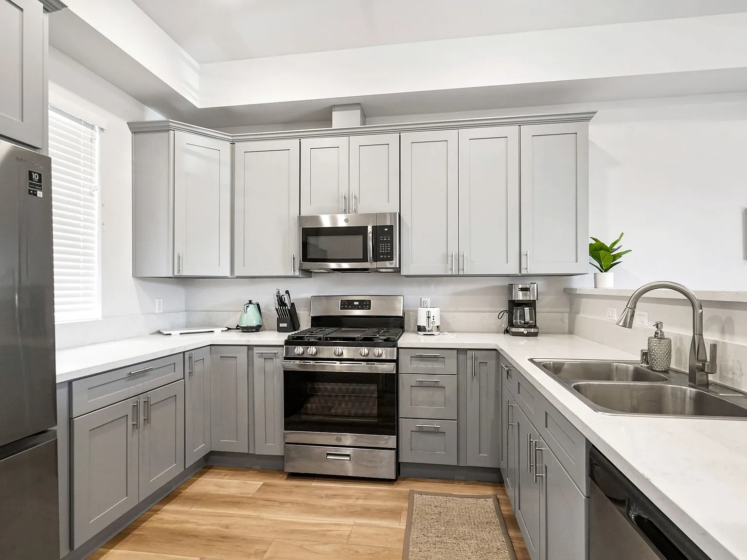 2 bed, 2.5 bath, $3,795 — Photo 2