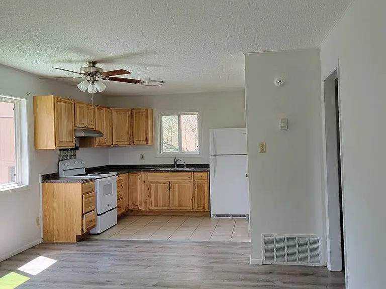 201 Upper Terrace Dr — Photo 3