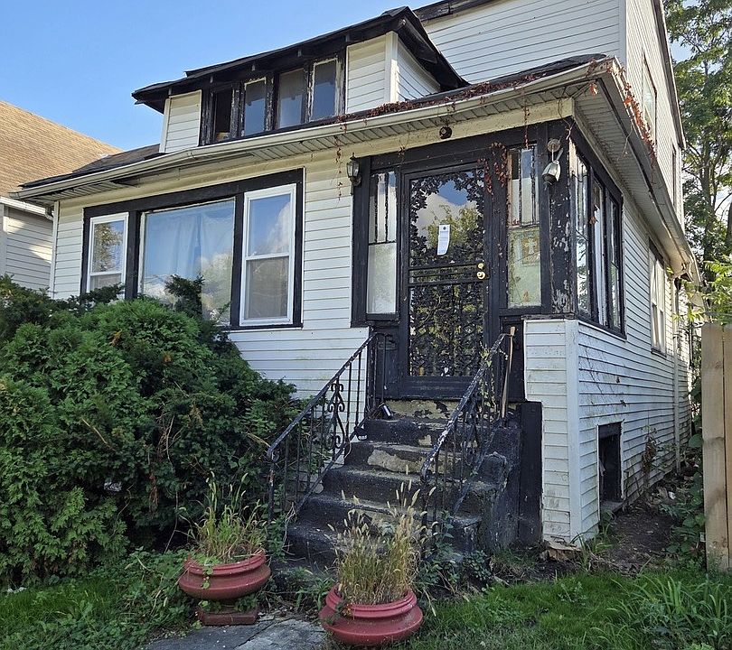 2nd image of 1745 W Steuben St