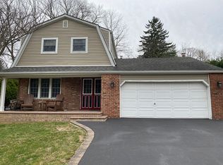 53 Ravenwood Dr, Kings Park, NY 11754
