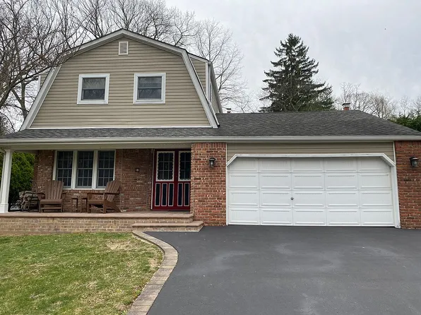53 Ravenwood Dr, Kings Park, NY 11754