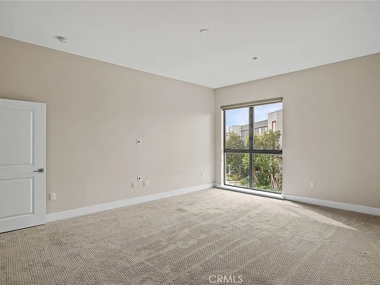 402 Rockefeller #305 — Photo 17
