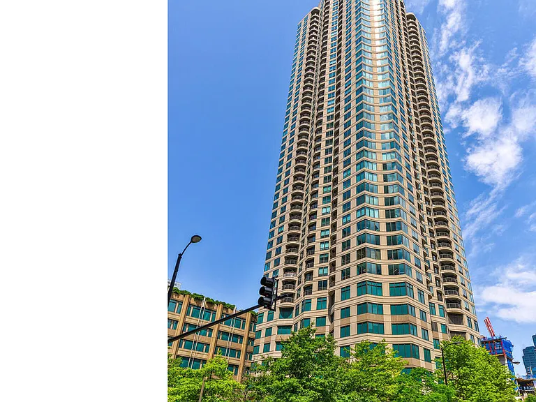 400 N Lasalle Blvd #4402 — Photo 1