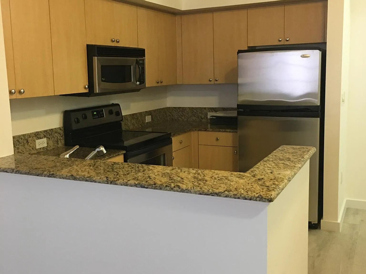 1 bed, 859 sqft, $2,300 — Photo 4
