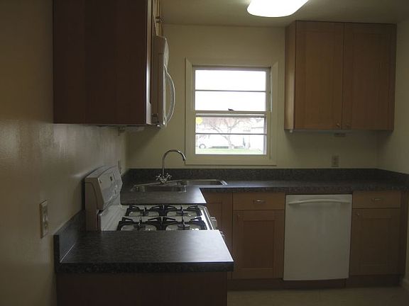 2nd image of 1628 Broadwater Ave