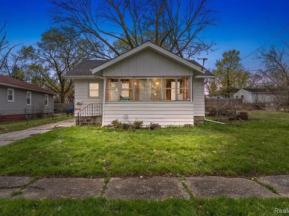 1717 Wolcott St, Flint, MI 48504