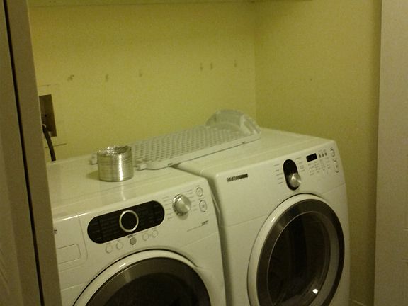 Washer/Dryer included!