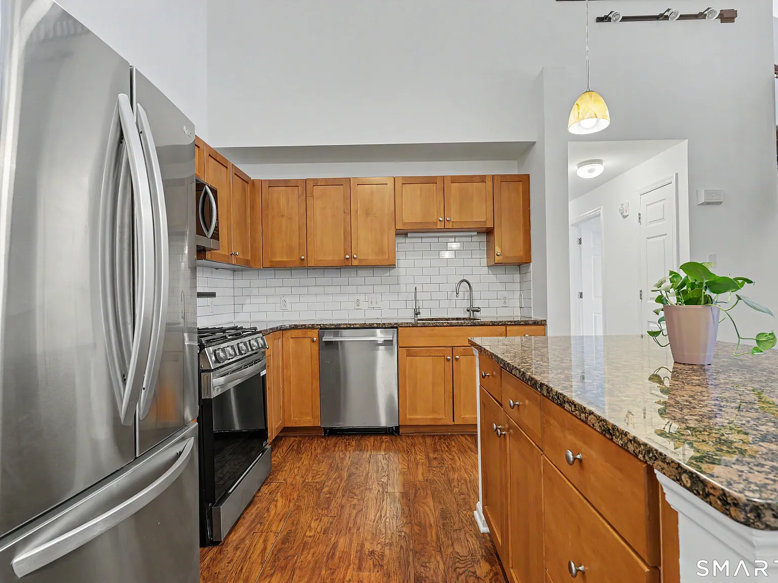 2 bed, 2.0 bath, 1717 sqft, $3,800 — Photo 3